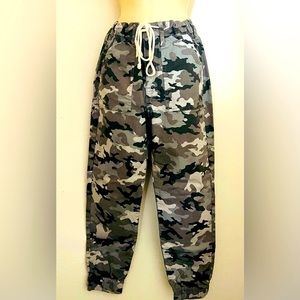 Like new feel good joggers…sweater and sneaks or sexy blouse and heels♥️